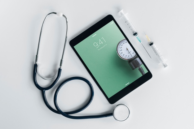 maquete de tablet com elementos medicos