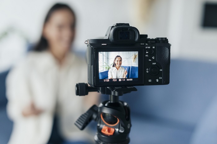 blurry female vlogger online streaming