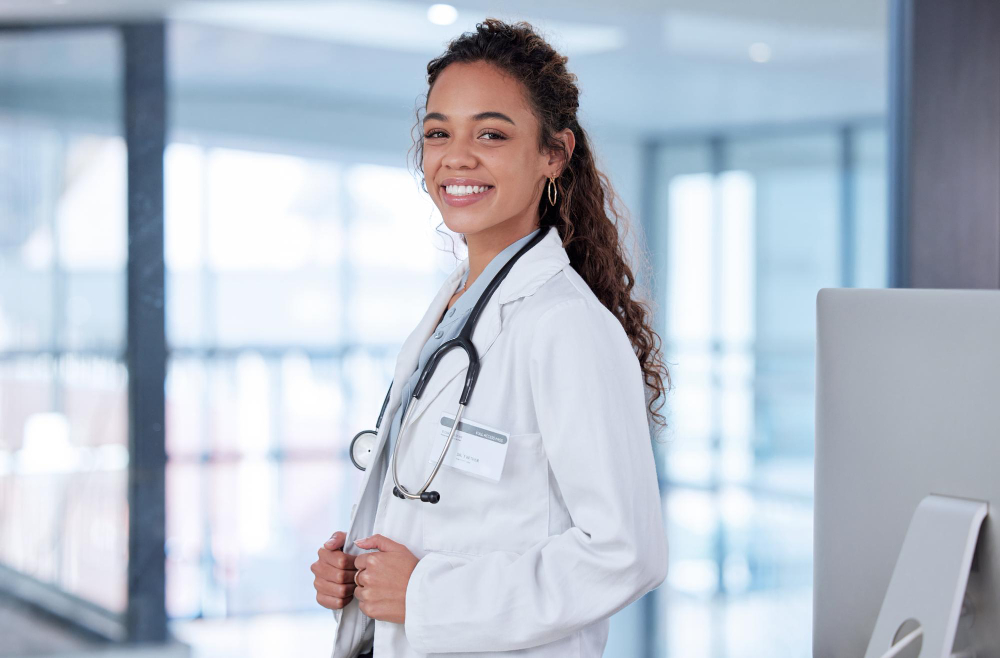 pronto para assumir outro dia foto de uma jovem medica no trabalho