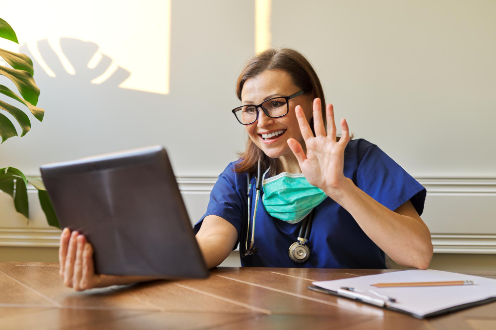 aconselhamento medico feminino ajudando o paciente on line medico usando tablet digital para videochamada tecnologia medicina saude conceito de pessoas