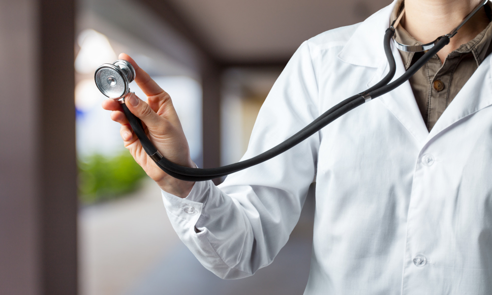 maos de medico