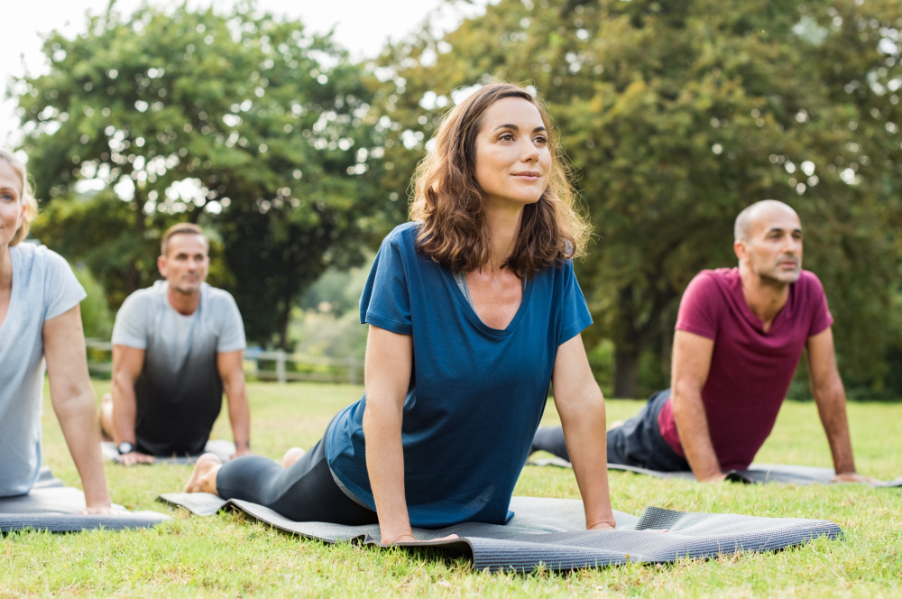 aula fazendo yoga